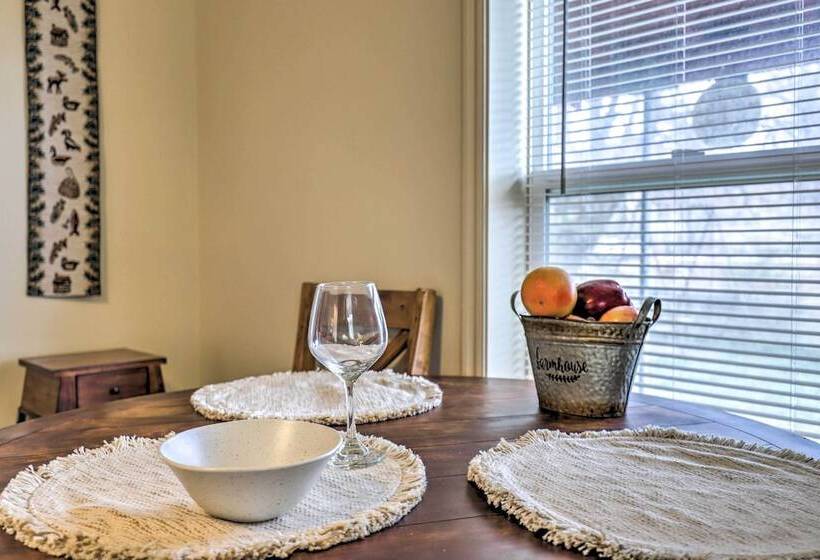 Cozy Helper Home W/ Fenced Yard, Pets Welcome