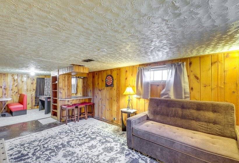 Cozy Helper Home W/ Fenced Yard, Pets Welcome