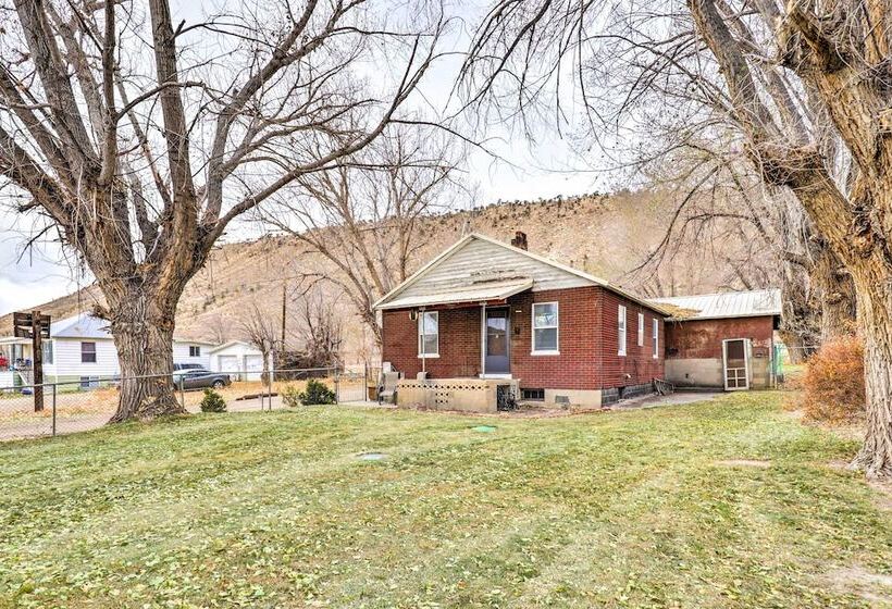 Cozy Helper Home W/ Fenced Yard, Pets Welcome