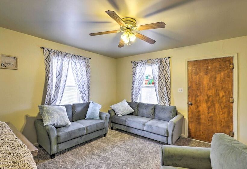 Cozy Helper Home W/ Fenced Yard, Pets Welcome