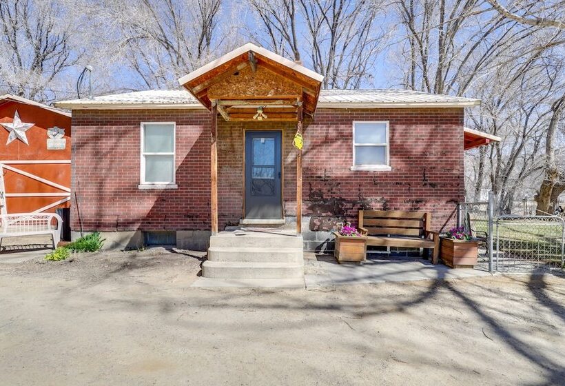 Cozy Helper Home W/ Fenced Yard, Pets Welcome