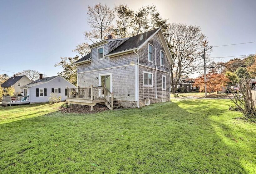 Cozy Historic Wakefield Home Close To Beaches