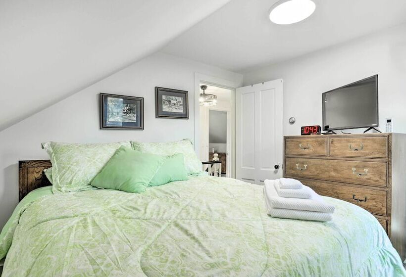 Cozy Historic Wakefield Home Close To Beaches