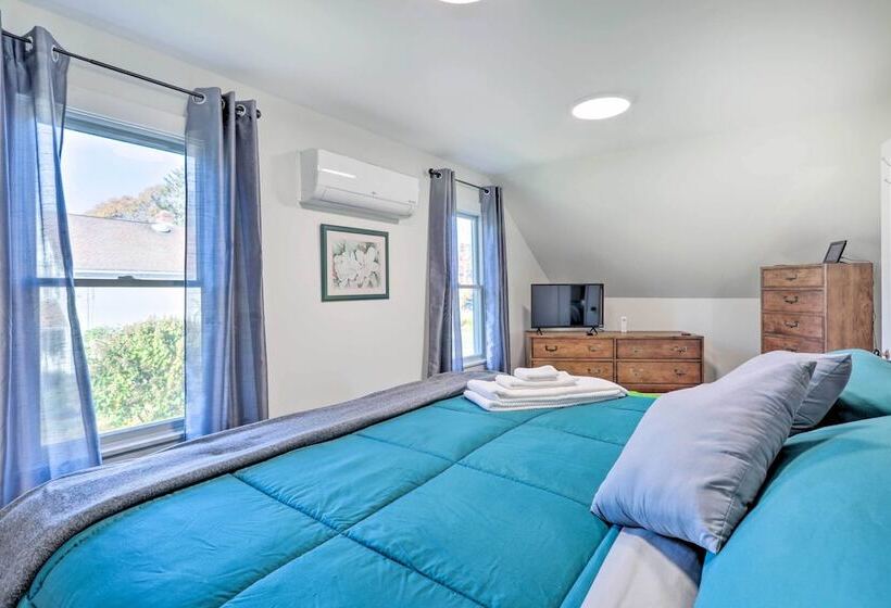 Cozy Historic Wakefield Home Close To Beaches