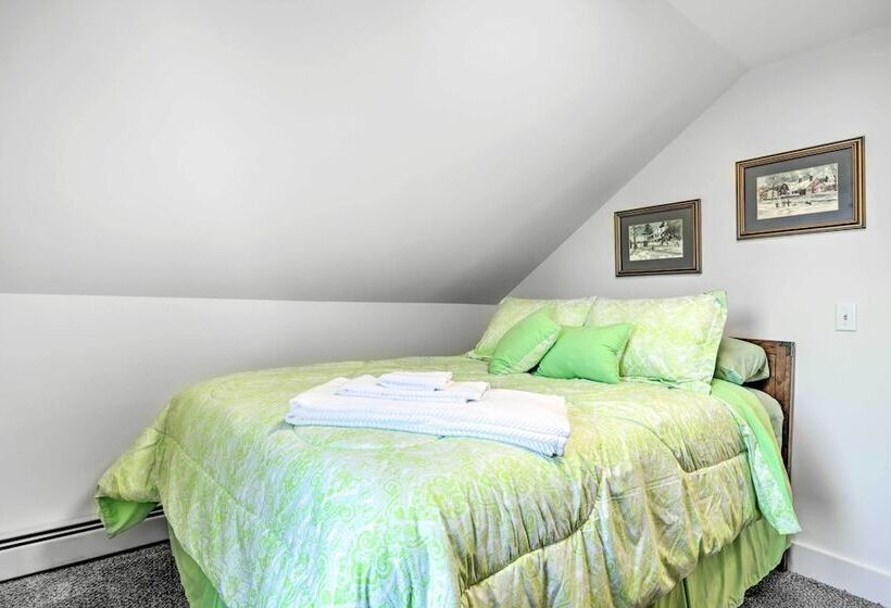 Cozy Historic Wakefield Home Close To Beaches