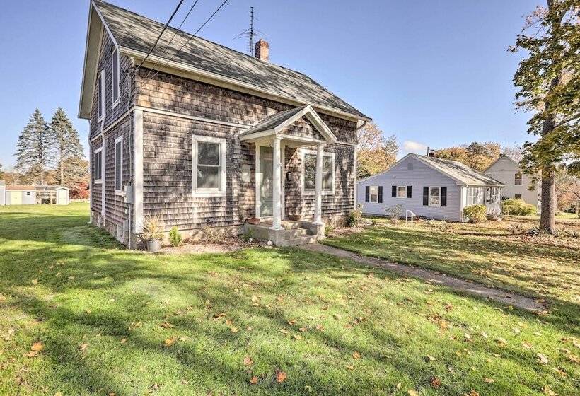 Cozy Historic Wakefield Home Close To Beaches