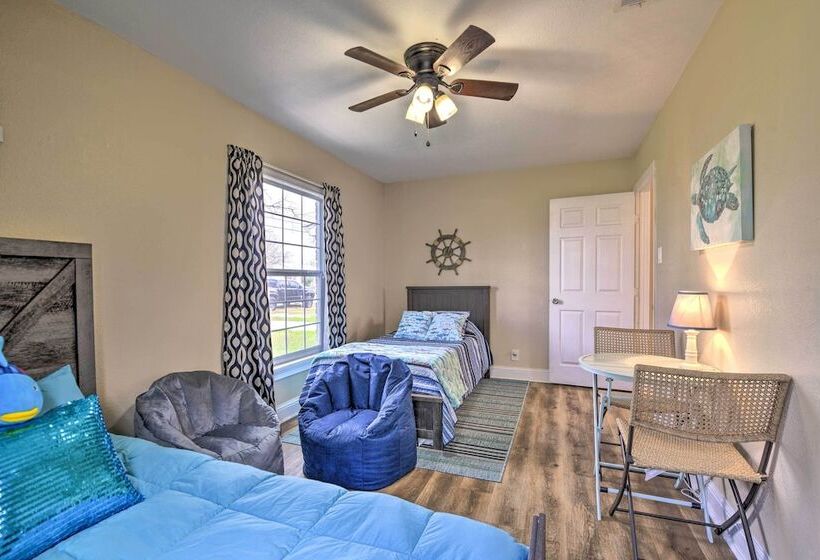 Cozy Home W/ Fire Pit: 3 Mi To Lake Whitney!