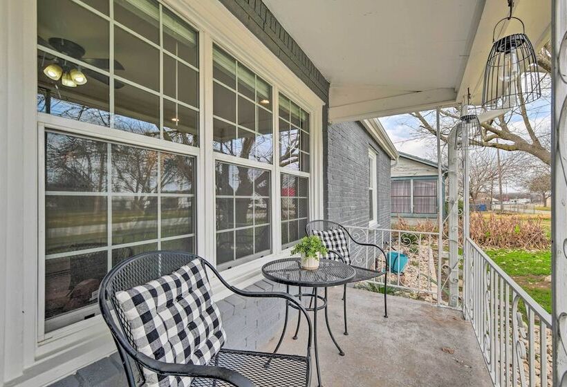 Cozy Home W/ Fire Pit: 3 Mi To Lake Whitney!