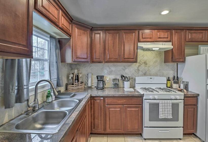 Cozy Home W/ Fire Pit: 3 Mi To Lake Whitney!