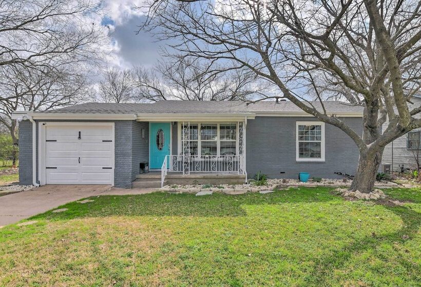 Cozy Home W/ Fire Pit: 3 Mi To Lake Whitney!