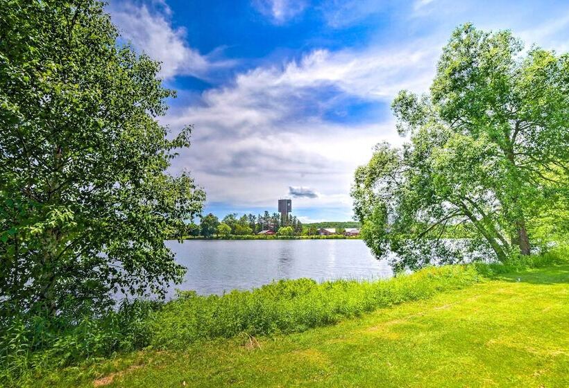 Cozy Ishpeming Cottage W/ Lake & Park Views!