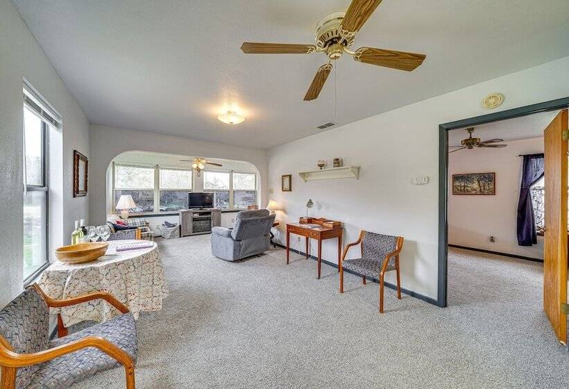 Cozy Kerrville Guest Cottage Near Guadalupe River!