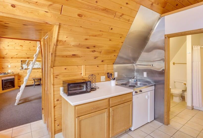 Cozy Keystone Cabin: Hot Tub, 3 Mi To Mt Rushmore!