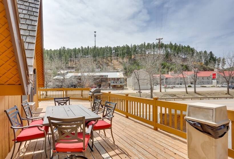 Cozy Keystone Cabin: Hot Tub, 3 Mi To Mt Rushmore!
