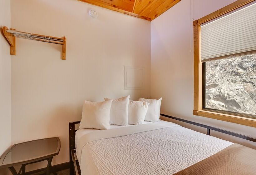 Cozy Keystone Cabin: Hot Tub, 3 Mi To Mt Rushmore!