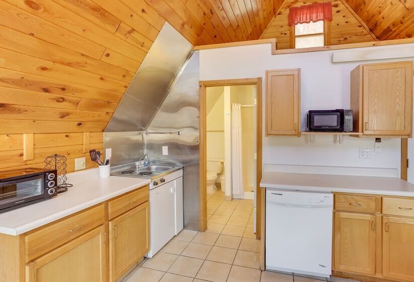 Cozy Keystone Cabin: Hot Tub, 3 Mi To Mt Rushmore!