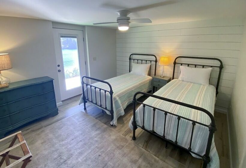 Cozy Lake Santeetlah Cottage With Dock & 3 Kayaks!