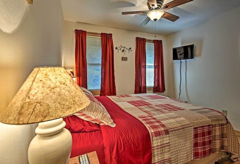 Cozy Lakefront Cabin W/ Indoor Gas Fireplace!