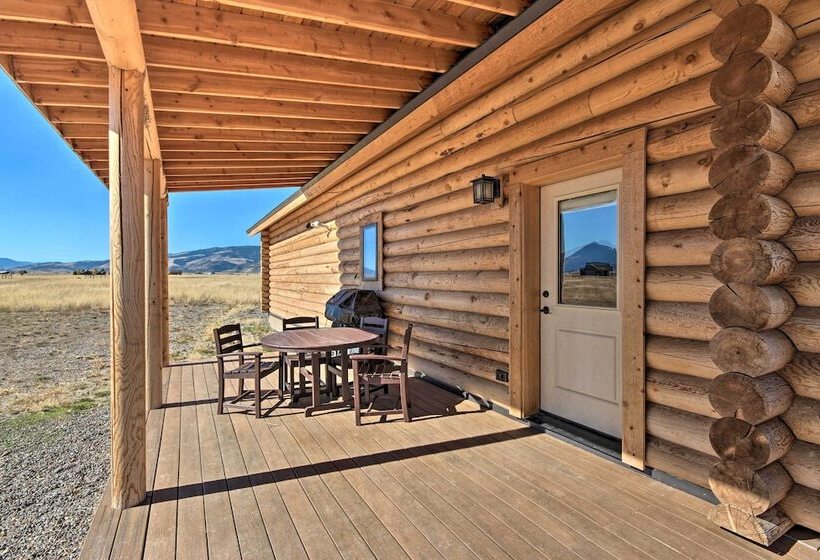 Stunning Mountain Views: Livingston Cabin W/ Deck!