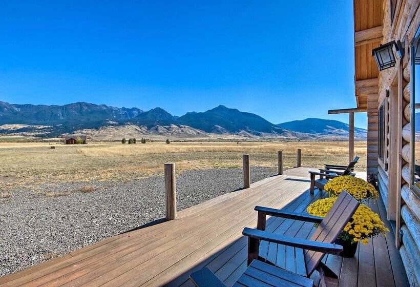 Stunning Mountain Views: Livingston Cabin W/ Deck!