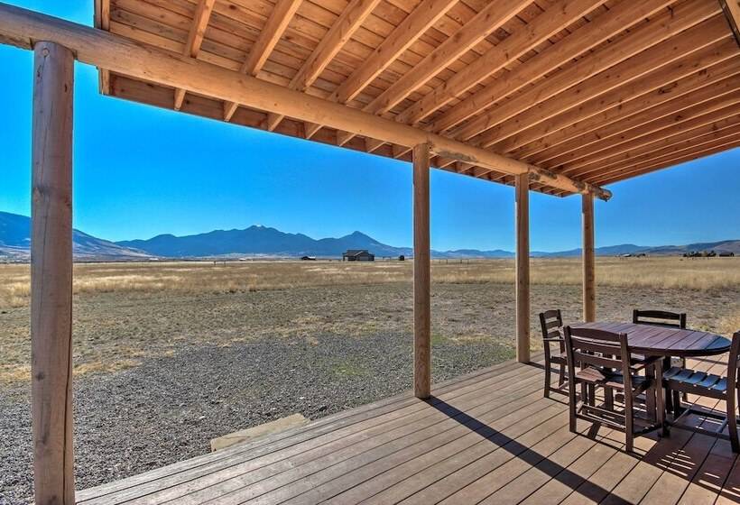 Stunning Mountain Views: Livingston Cabin W/ Deck!