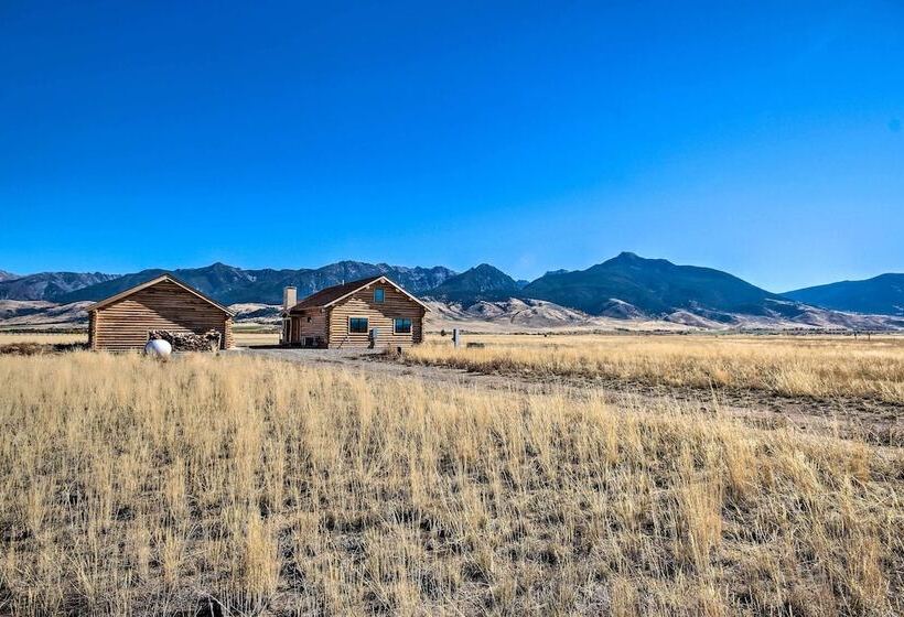 Stunning Mountain Views: Livingston Cabin W/ Deck!