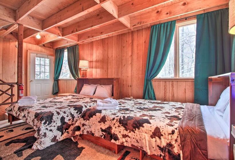 Walk To Ski Trails: Ludlow Home On Okemo Mountain!