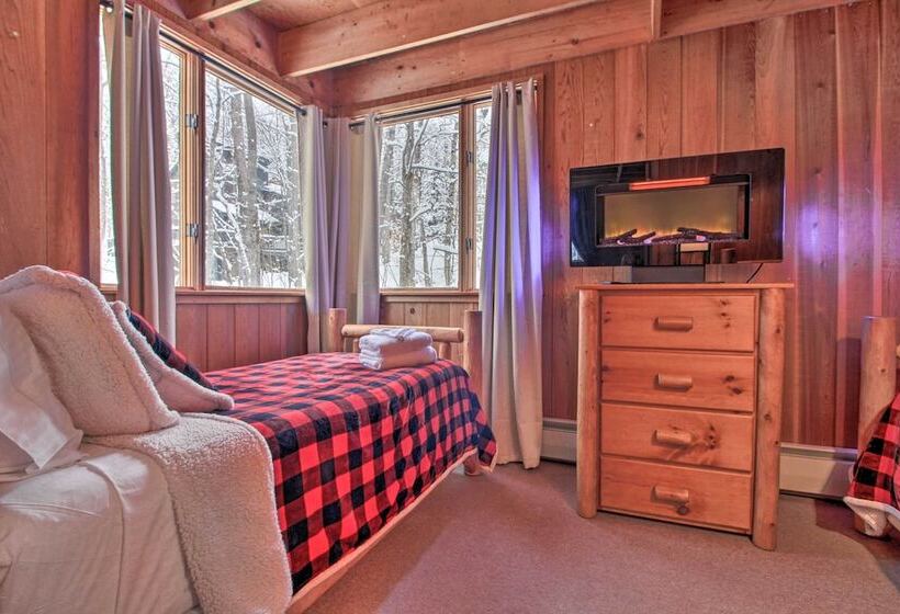 Walk To Ski Trails: Ludlow Home On Okemo Mountain!