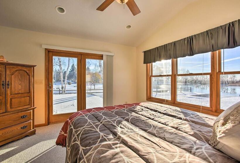 Cozy Riverfront Home W/ Fire Pit In Houghton Lake!