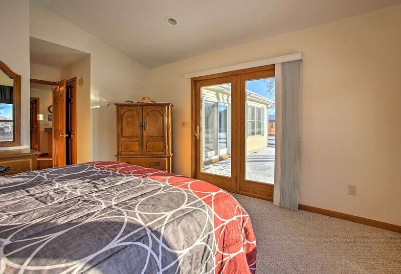 Cozy Riverfront Home W/ Fire Pit In Houghton Lake!