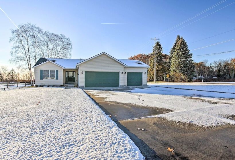 Cozy Riverfront Home W/ Fire Pit In Houghton Lake!