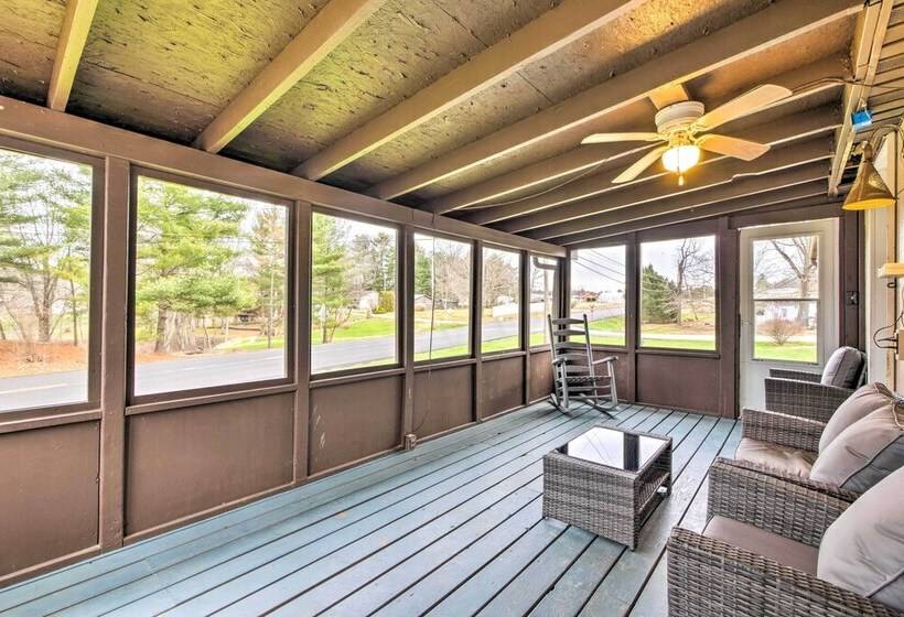 Cozy Sherrodsville Home: Walk To Lake Atwood!