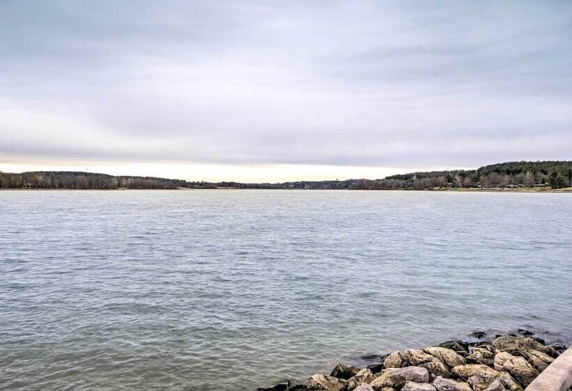 Cozy Sherrodsville Home: Walk To Lake Atwood!