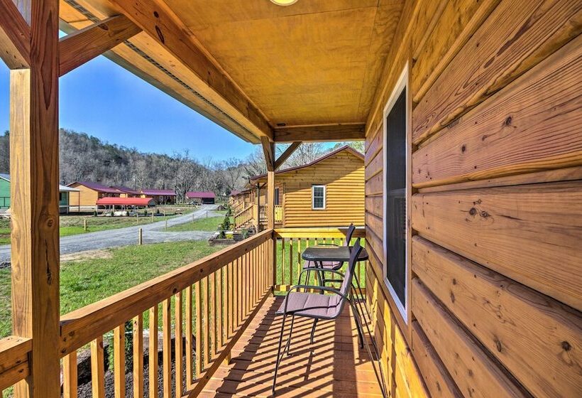 Cozy Smoky Mountain Cabin By Tuckasegee River!