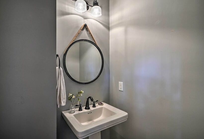 Cozy Southern Pines Retreat 1 Mi To Downtown!