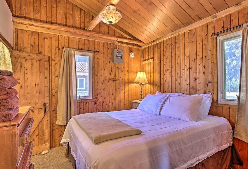 Rustic Suttons Bay Cottage: Shared Dock & Fire Pit