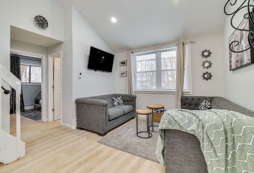 Tobyhanna Home W/ Hot Tub & Fire Pit: Walk To Lake