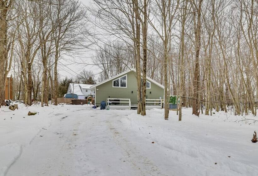 Tobyhanna Home W/ Hot Tub & Fire Pit: Walk To Lake