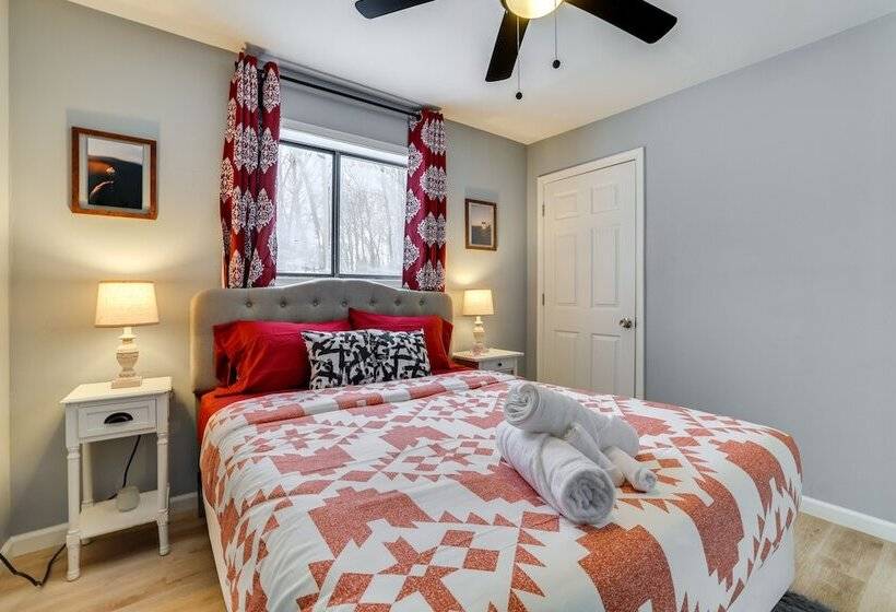 Tobyhanna Home W/ Hot Tub & Fire Pit: Walk To Lake