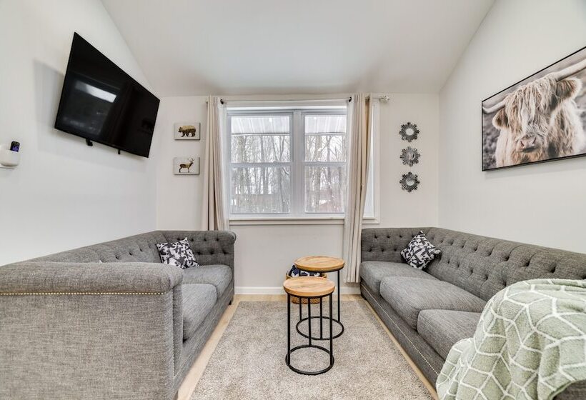 Tobyhanna Home W/ Hot Tub & Fire Pit: Walk To Lake