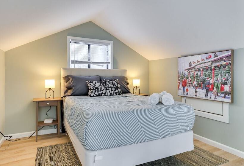 Tobyhanna Home W/ Hot Tub & Fire Pit: Walk To Lake