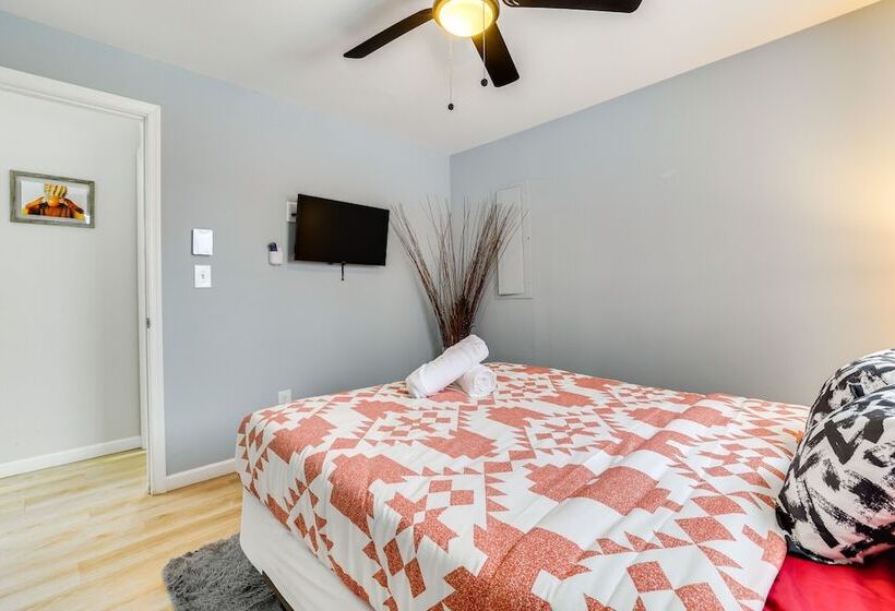 Tobyhanna Home W/ Hot Tub & Fire Pit: Walk To Lake