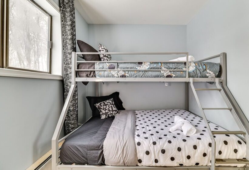 Tobyhanna Home W/ Hot Tub & Fire Pit: Walk To Lake