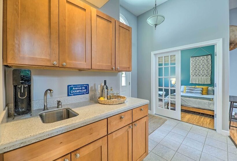 Cozy Whitehall Hideaway W/ Hot Tub + Chiminea!