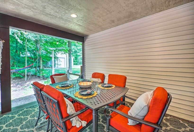 Cozy Whitehall Hideaway W/ Hot Tub + Chiminea!