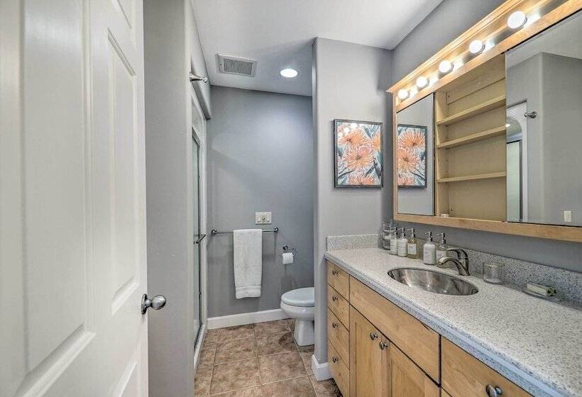 Cozy Whitehall Hideaway W/ Hot Tub + Chiminea!