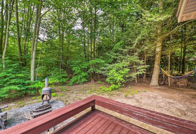 Cozy Whitehall Hideaway W/ Hot Tub + Chiminea!