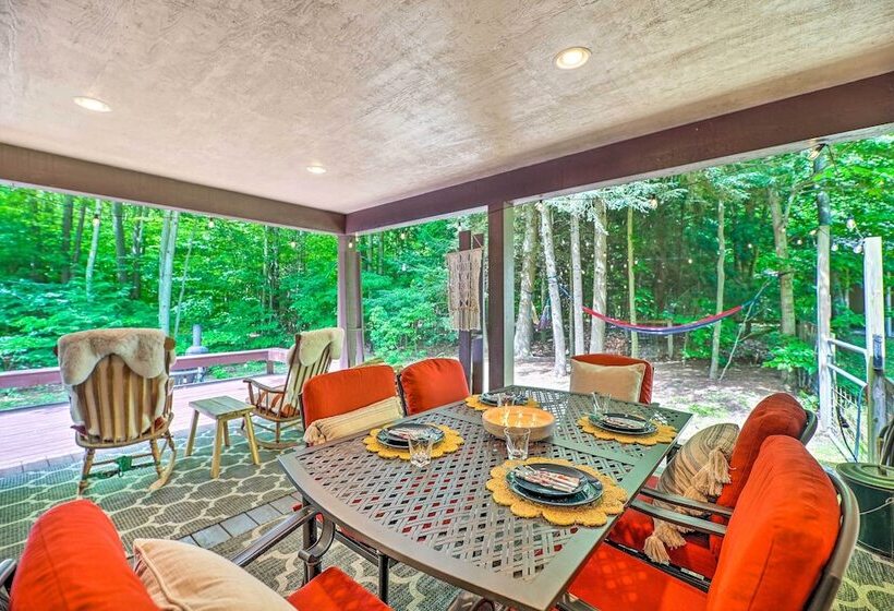 Cozy Whitehall Hideaway W/ Hot Tub + Chiminea!