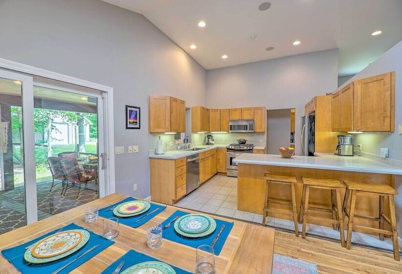 Cozy Whitehall Hideaway W/ Hot Tub + Chiminea!