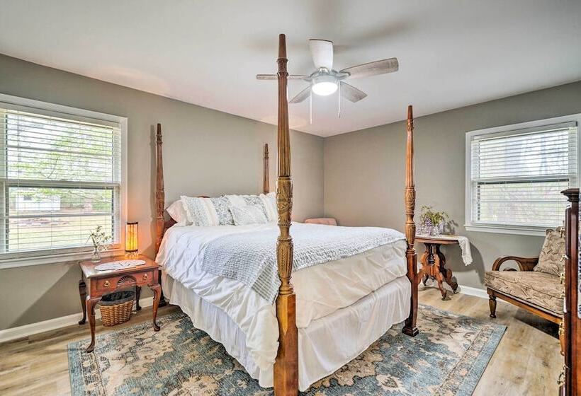 Cozy Wilmington Vacation Rental: 10 Mi To Beach!